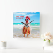 Horloge Carrée Rooster Dude Chillin' at Beach in Swim Trunks (Maison)