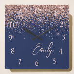 Horloge Carrée Rose bleu marine Gold Blush Pink Parties scintilla<br><div class="desc">Marine Bleu et or Rose - Blush Pink Sparkle Parties scintillant Script Monogramme Nom Horloge. Cela rend le cadeau parfait pour 16 ans,  mariage,  douche nuptiale,  anniversaire,  baby shower ou bachelorette pour quelqu'un qui aime le luxe glam et les styles chic.</div>