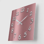 Horloge Carrée Rose Blush Metallic Arabes Numéros Gris Argent (Angle)