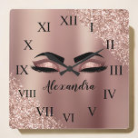 Horloge Carrée Rose Gold Blush Pink Monogram Glitter Eyelashes<br><div class="desc">Rose Gold - Blush Pink Faux Foil Parties scintillant d'étincelle métallique brossé Monogramme en métal Nom et cils initiaux (cils), Extensions Eyelash et yeux mignonette horloge murale. Le design fait le cadeau parfait pour 16 ans, mariage, douche nuptiale, anniversaire, baby shower ou bachelorette pour quelqu'un à la recherche d'un style...</div>