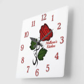 Horloge Carrée Rose rouge avec nom chiffres rouges (Angle)