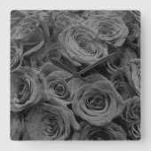Horloge Carrée Roses gris, photo florale grise (Recto)