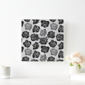 Horloge Carrée Roses Vintages chic en noir et blanc (Maison)