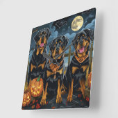 Horloge Carrée Rottweiler Halloween Éffrayant (Angle)