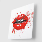Horloge Carrée Rouge lèvres beauté maquillage baiser mode (Angle)