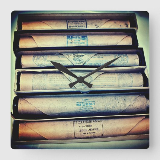 Horloge Carrée Roulettes de piano antique (Recto)