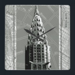 Horloge Carrée Rues de New York avec Empire State Building<br><div class="desc">Es-tu allé à New York ? Ensuite,  vous adorerez cette impression des rues de la ville avec une entrée de l'Empire State Building. Achetez cette pièce et rapprochez-vous un peu de la Grosse Pomme !</div>