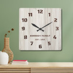 Horloge Carrée Rustique Bois naturel Nom de famille Ferme<br><div class="desc">Horloge murale en bois simple et rustique personnalisée avec nom de famille et année établie. Fait un cadeau réfléchi pour le ménage,  les vacances et les mariages.</div>