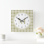 Horloge Carrée Sage Green Country Plaid Pattern monogram (Maison)