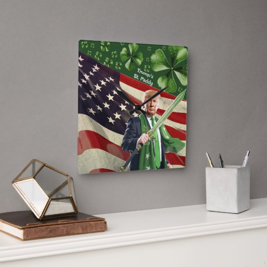 Horloge Carrée Saint Paddy de Trump (Bureau)