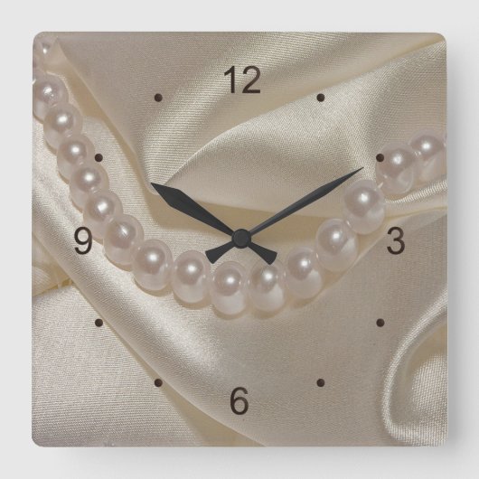 Horloge Carrée Satin blanc plié et Mariage perles (Recto)