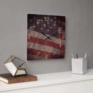 Horloge Carrée Segment de drapeau américain patriotique sur bois