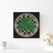 Horloge Carrée Shamrock noir & noeuds celtiques Numéros romains H (Maison)