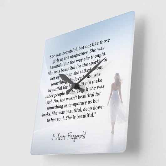 Horloge Carrée She was beautiful === F.Scott Fitzgerald quote (Angle)