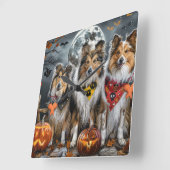 Horloge Carrée Shetland Sheepdog Halloween Éffrayant (Angle)