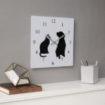 Horloge Carrée Silhouettes de chien de chat moderne animaux arriè<br><div class="desc">Silhouettes de chat et de chien modernes,  animaux domestiques,  assis sur l'horloge arrière - plan gris clair.</div>