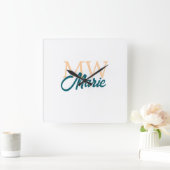 Horloge Carrée simple minimal ajouter nom monogramme orange bleu (Maison)
