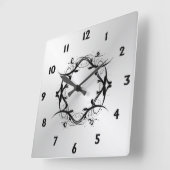 Horloge Carrée Simples Défilement Argent Face Numéros Noirs (Angle)