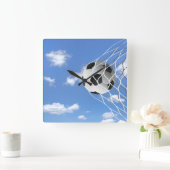 Horloge Carrée Soccer Ball in net with sky (Maison)