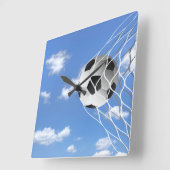 Horloge Carrée Soccer Ball in net with sky (Angle)