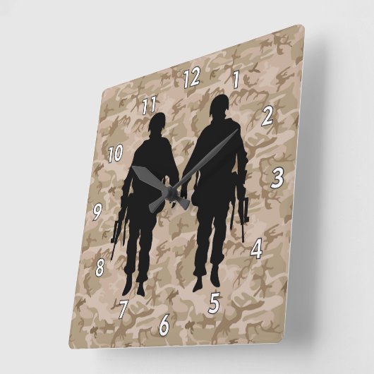 Horloge Carrée Soldat militaire / Silhouette guerrière avec Camo (Angle)