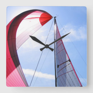 Horloge Carrée Spinnaker rouge avec Sun