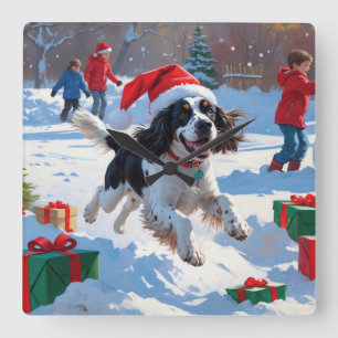 Horloge Carrée Springer Spaniel courant dans la neige avec un cha