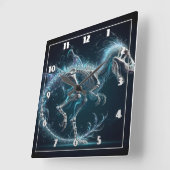 Horloge Carrée Squelette de dinosaure éthéré en mouvement la nuit (Angle)