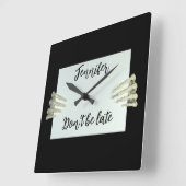 Horloge Carrée Squelette d'Halloween Signe Ne pas être Nom tardif (Angle)