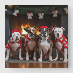 Horloge Carrée Staffordshire américain près de la cheminée Noël