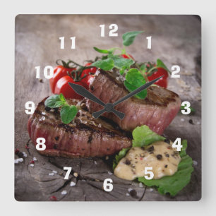Horloge Carrée Steaks grillés au barbecue avec herbes fraîches et