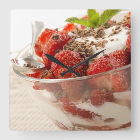 Horloge Carrée Strawberry Dessert With Fresh Yogurt (Recto)