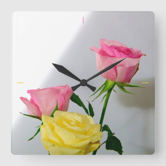 Horloge Carrée Studio Rose Bouquet. (Recto)