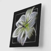 Horloge Carrée Stunning White Lily Fractal Art Black (Angle)