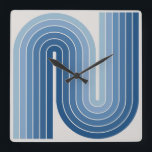 Horloge Carrée Style 1970s Arched Stripes Motif géométrique<br><div class="desc">Retro 1970 Style Arched Stripes Motif géométrique en bleu.</div>