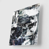 Horloge Carrée Symboles secrets (Angle)