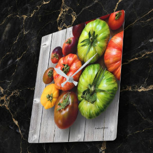 Horloge Carrée Tomates rayées colorées sur une table vieillie