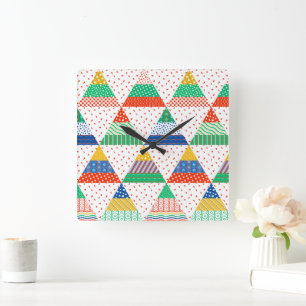 Horloge Carrée Triangles de Noël colorés en patchwork festif