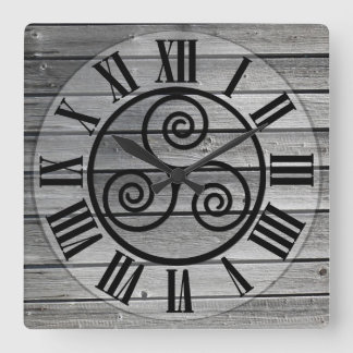 Horloge Carrée Triskelion Centré Sur Le Bois Vieilli Image, Blanc