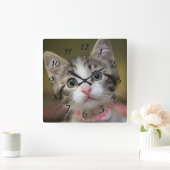 Horloge Carrée Un chaton mignon aux yeux verts (Maison)