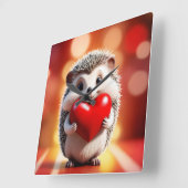 Horloge Carrée Un joli hérisson tenant un coeur (Angle)