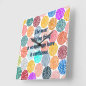 Horloge Carrée Une femme séduisante (Angle)