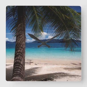 Horloge Carrée Une plage sur l'île de Wai de KOH en Thaïlande