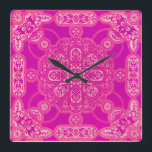 Horloge Carrée Unique Motif rose violet rose clair<br><div class="desc">Cette belle horloge colorée ravira votre journée !</div>