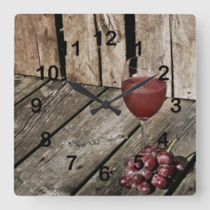Horloge Carrée Verre et raisins de vin rouge sur la texture en