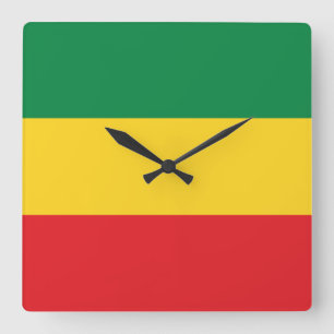 Horloge Carrée Vert, or (jaune) et drapeau de couleurs rouges
