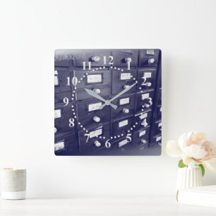 Horloge Carrée Vieux tiroirs de bibliothèque
