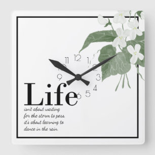 Horloge Carrée Violettes florales blanc sur White Life Citatio