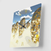 Horloge Carrée Visages dans la scène surréelle (Angle)