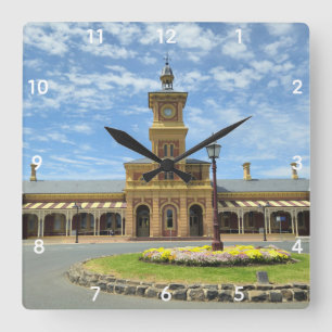 Horloge Carrée Voyage à travers le temps à la gare d'Albury